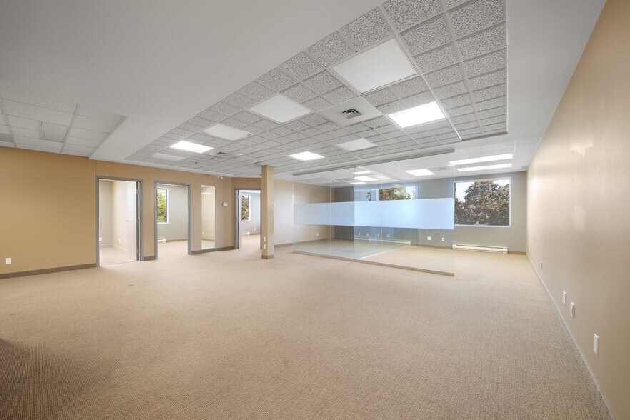 More Photos Of 1550 Rue de Coulomb, Boucherville Flex For Lease