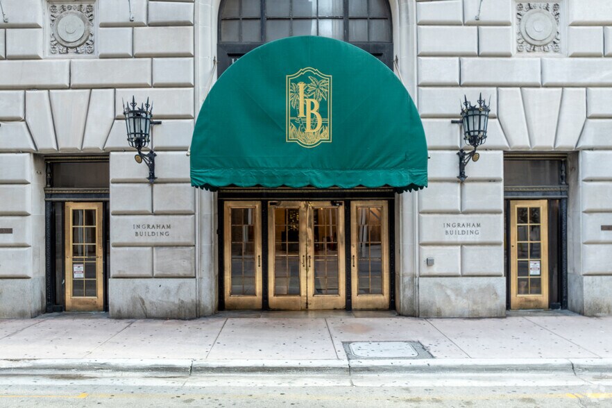 More Photos Of 25 SE 2nd Ave, Miami Office For Lease