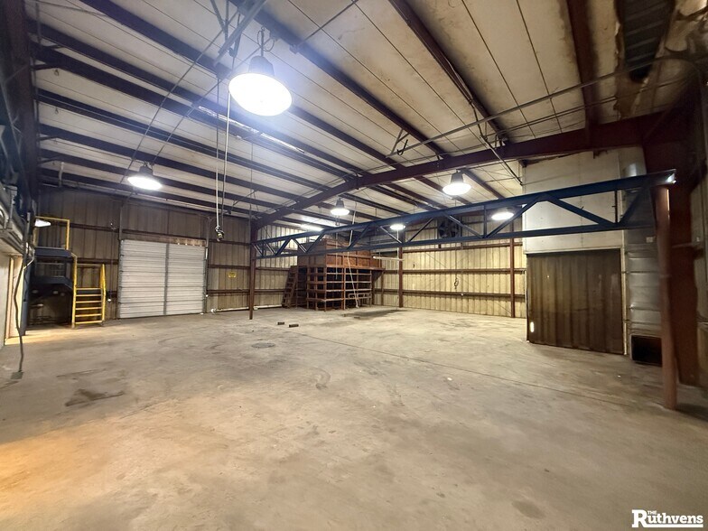 More Photos Of 4310 Sandyway Ln, Lakeland Warehouse For Lease