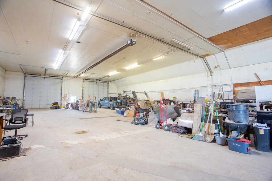 More Photos Of 4319 16th Ave W, Williston Industrial For Lease