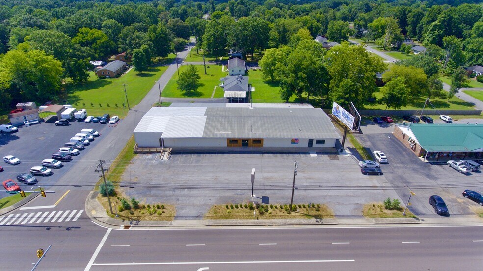Primary Photo Of 1608 Madison St, Shelbyville General Retail For Sale