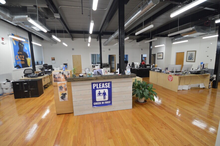 More Photos Of 100 Felton St, Waltham Light Distribution For Sale