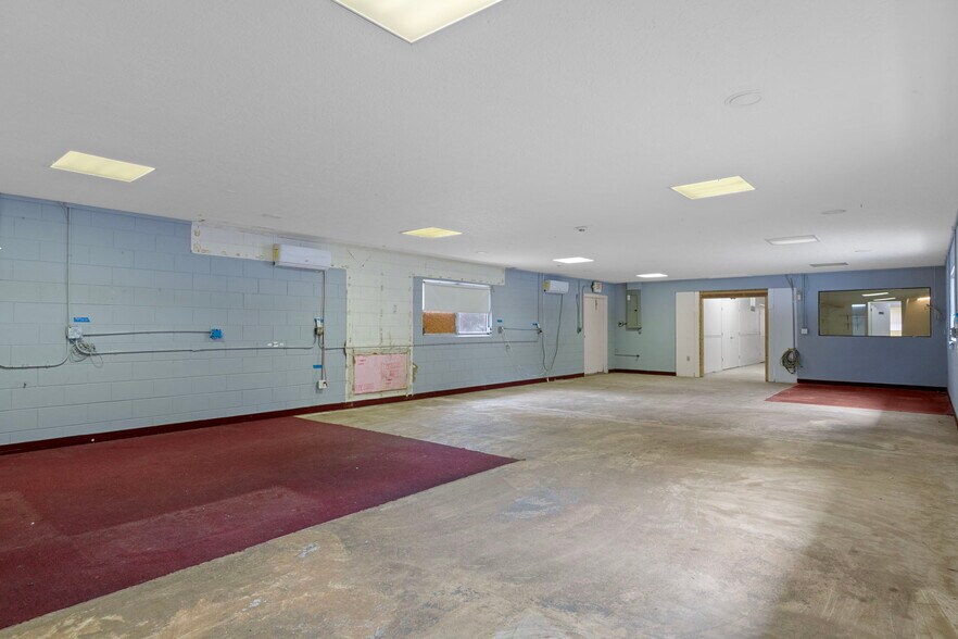 More Photos Of 377 Highway 40 W, Inglis Flex For Lease