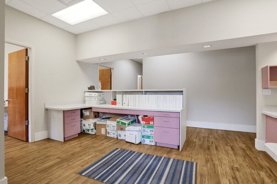 More Photos Of 1540 Business Center Dr, Orange Park Office For Lease