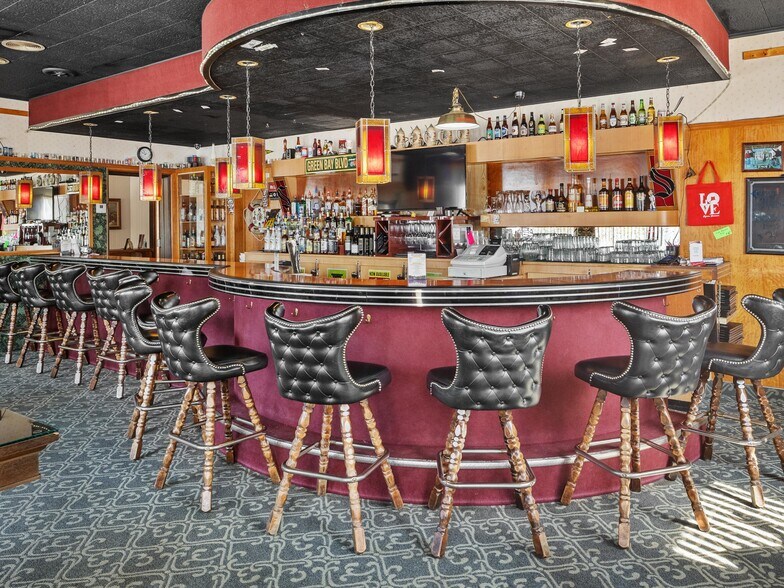 More Photos Of 201 Steele St, Algoma Hotel For Sale