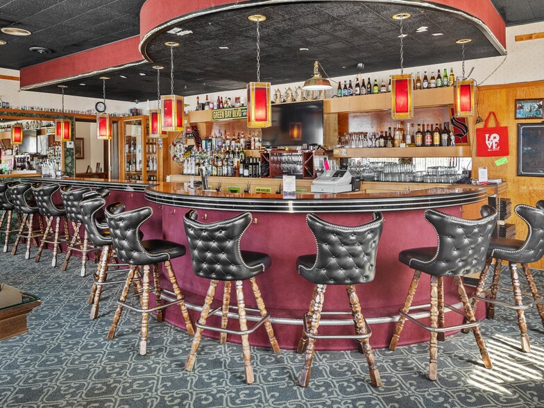 More Photos Of 201 Steele St, Algoma Hotel For Sale