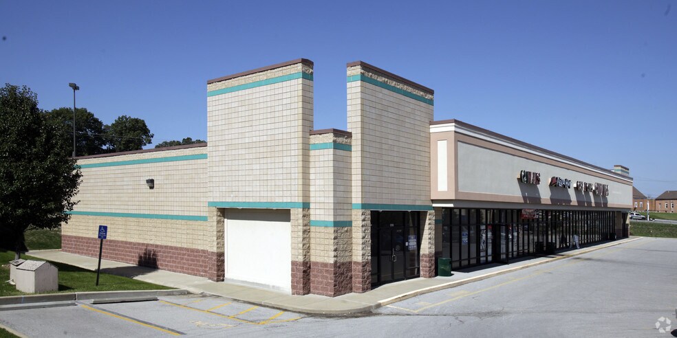 More Photos Of 1005-1017 Crossroads Pl, High Ridge General Retail For Lease