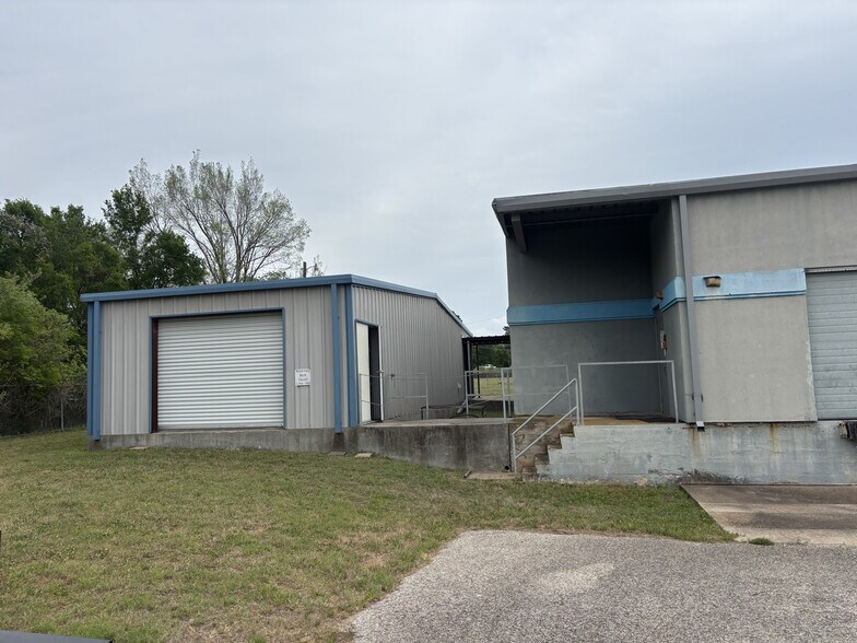 More Photos Of 1600 South Hwy 96, Bastrop Manufacturing For Sale