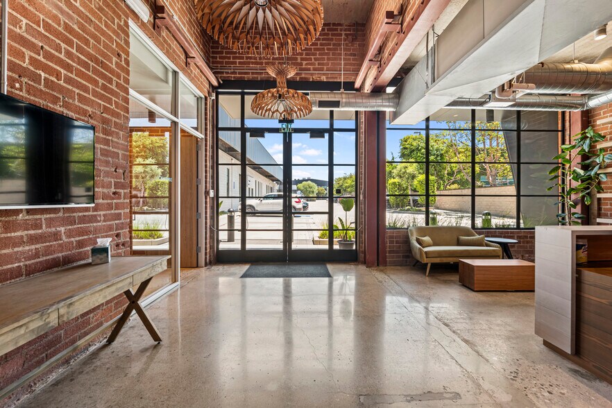 More Photos Of 4094 Glencoe Ave, Marina del Rey Loft Creative Space For Lease