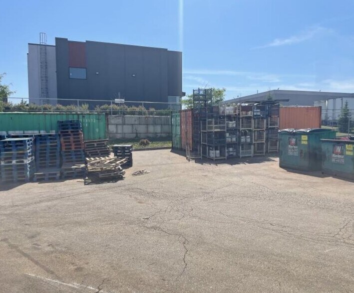 More Photos Of 2170 Winston Park Dr, Oakville Warehouse For Lease