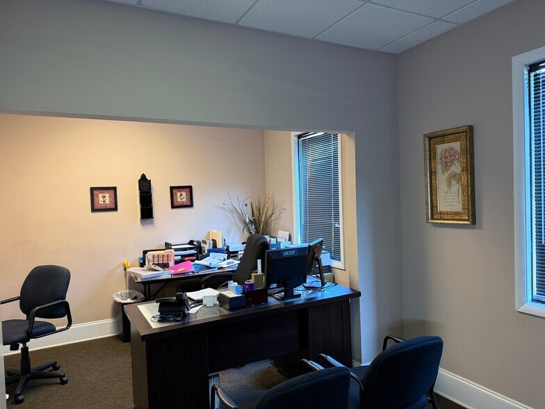 More Photos Of 99 Grove Park Ln, Woodstock Loft Creative Space For Sale