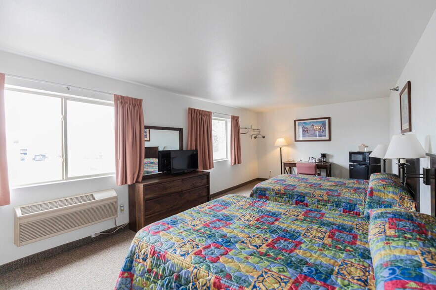 More Photos Of 605 4th Ave, Fort Garland Hotel For Sale