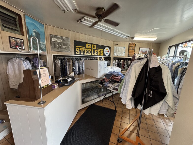 More Photos Of 304 Center Ave, Butler Flex For Sale