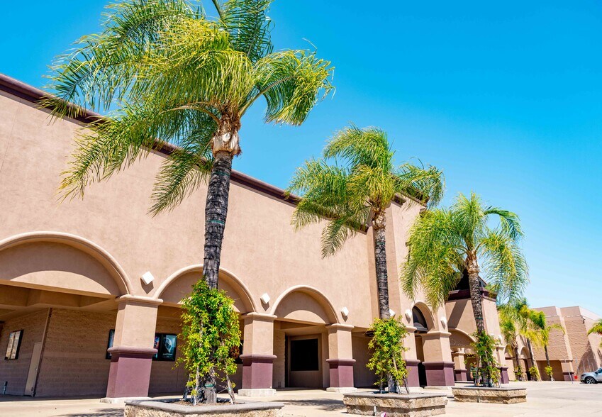 More Photos Of 40930-41090 California Oaks Rd, Murrieta Unknown For Lease