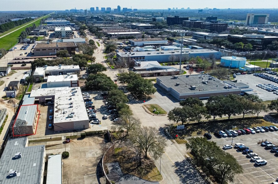 More Photos Of 16522-16536 Park Row, Houston Light Distribution For Lease