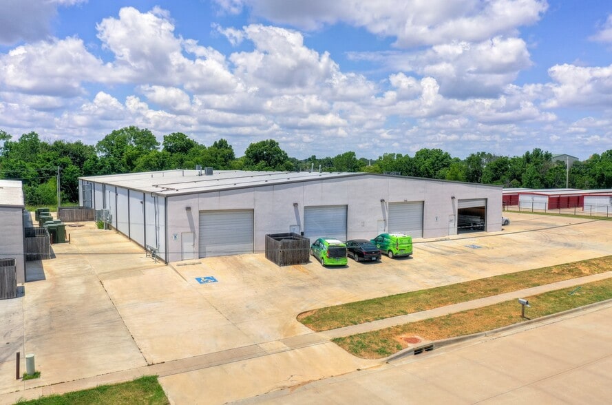 More Photos Of 1158 N Birch Ave, Broken Arrow Flex For Lease