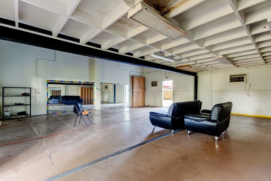 More Photos Of 8816 W Robson St, Tampa Religious Facility For Sale