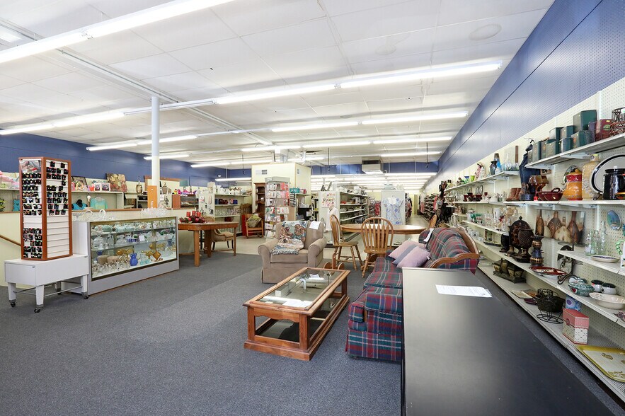 More Photos Of 106 N Wilson Ave, Jefferson Storefront For Sale