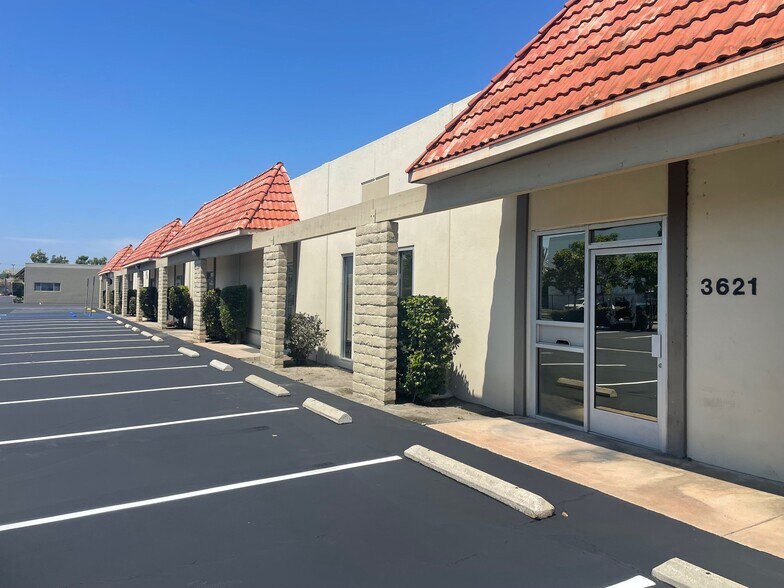 More Photos Of 3615-3633 W Warner Ave, Santa Ana Warehouse For Lease