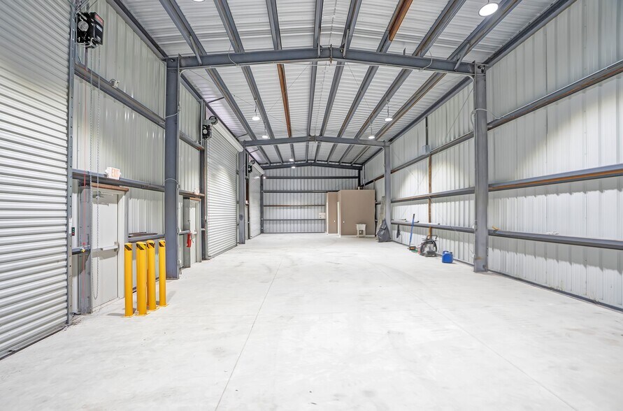 More Photos Of 3295 Steel Rail Dr, Bunnell Warehouse For Lease