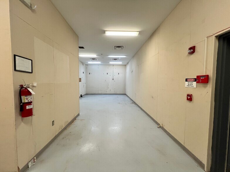 More Photos Of 923 S Broadway, Portland Medical For Sale