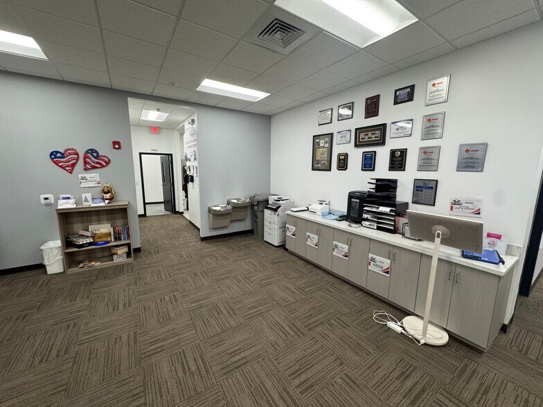 More Photos Of 6720 33rd St E, Sarasota Warehouse For Sale