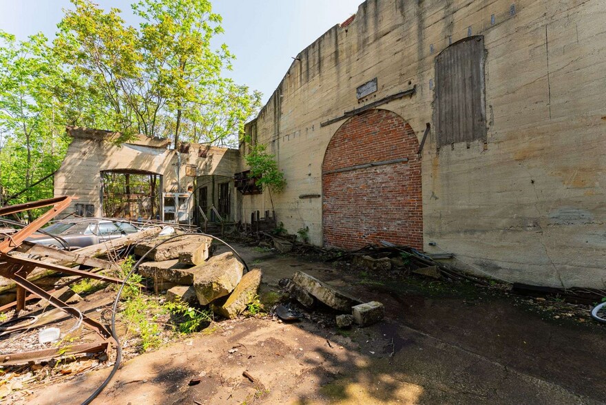 More Photos Of 311 Rose Ave, Marion Warehouse For Sale