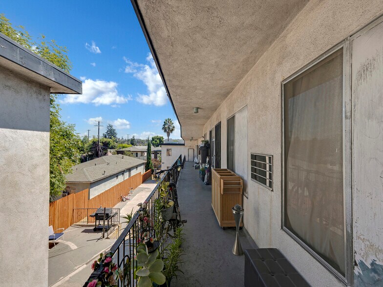 More Photos Of 5623 Meridian St, Los Angeles Apartments For Sale