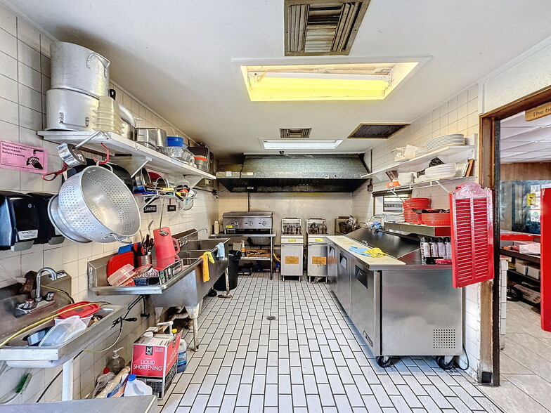 More Photos Of 15525 Shady Hills Rd, Spring Hill Restaurant For Sale