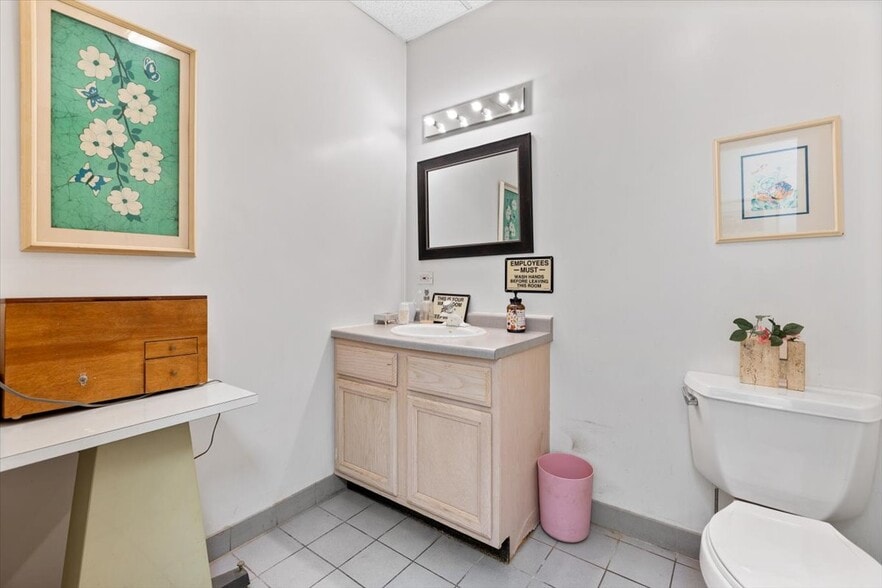 More Photos Of 2719 W Peterson Ave, Chicago Healthcare For Sale