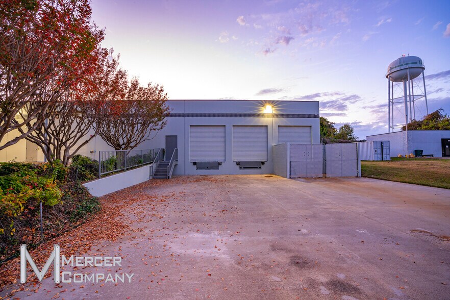 More Photos Of 2320 Michigan Ct, Arlington Light Distribution For Lease