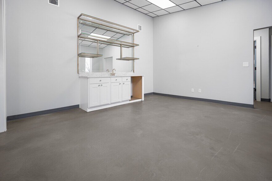 More Photos Of 2805 Broce Dr, Norman Warehouse For Sale