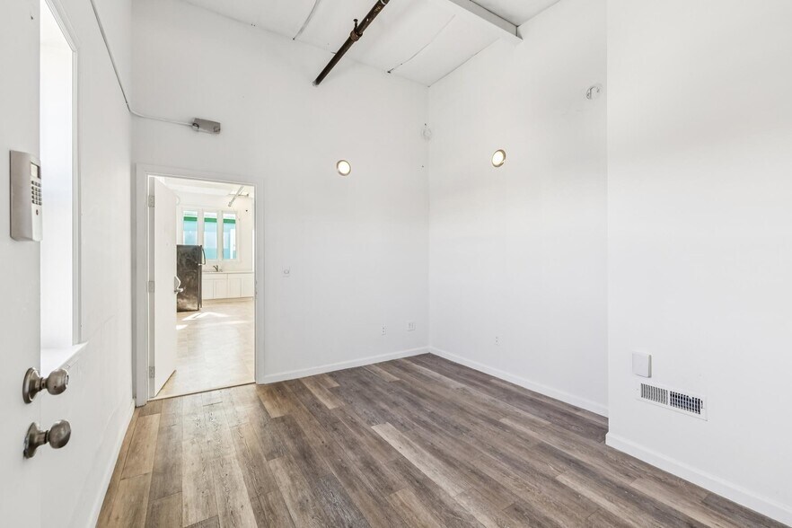 More Photos Of 2250 Jerrold Ave, San Francisco Warehouse For Sale