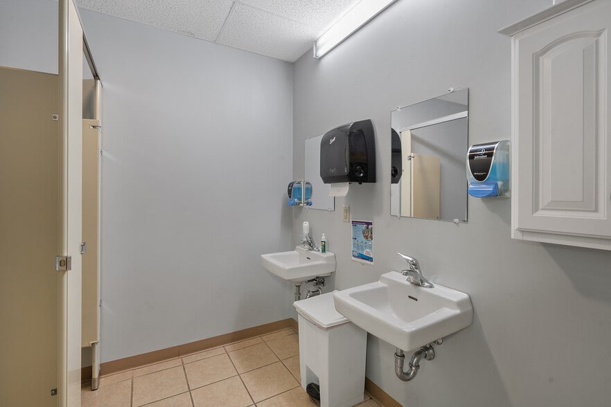 More Photos Of 34 Wright Ave, Auburn Truck Terminal For Sale