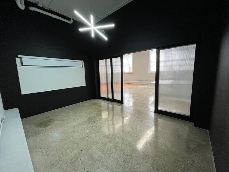 More Photos Of 14 W 15th St, Cincinnati Warehouse For Lease