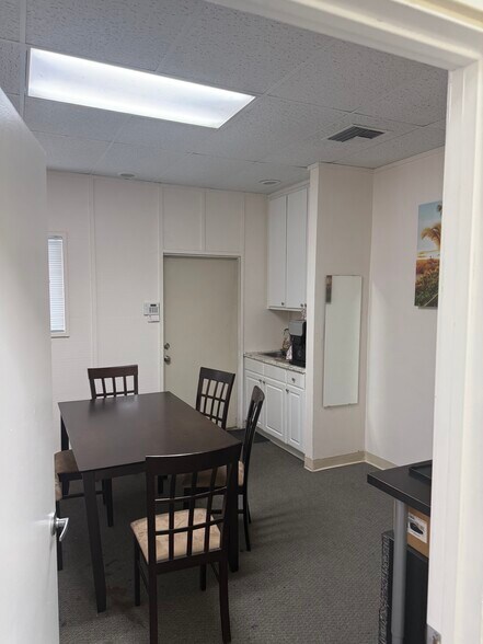 More Photos Of 2045 Hallmark Dr, Sacramento Office For Lease