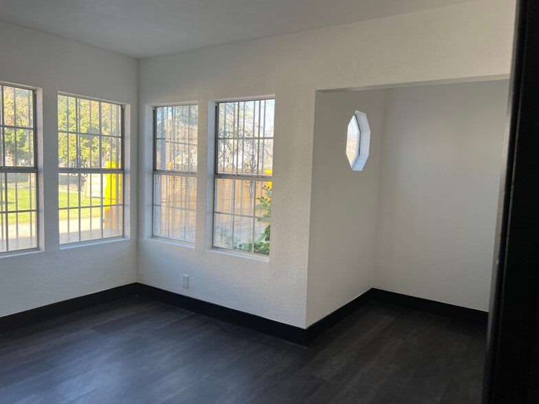 More Photos Of 530 S 7th St, Las Vegas Office Residential For Lease