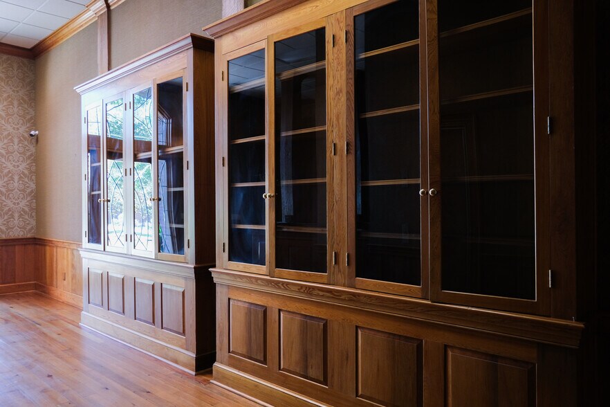 More Photos Of 200 N Canal St, Natchez Flex For Sale