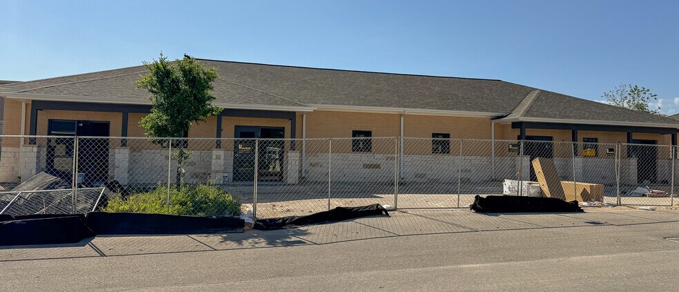 More Photos Of 201 N Heatherwilde Blvd, Pflugerville Unknown For Lease