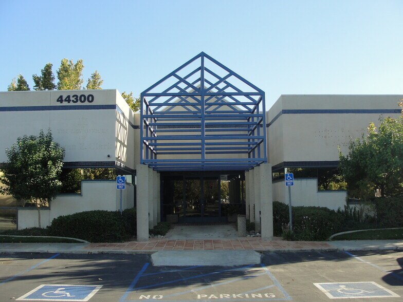 More Photos Of 44300 Lowtree Ave, Lancaster Office For Sale