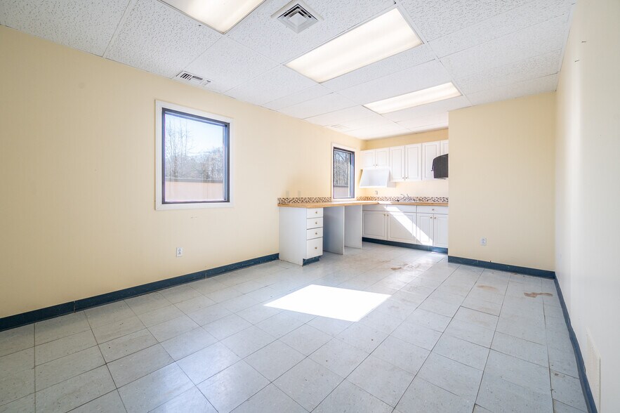 More Photos Of 477 Boston Post Rd, Orange Storefront Retail Office For Lease