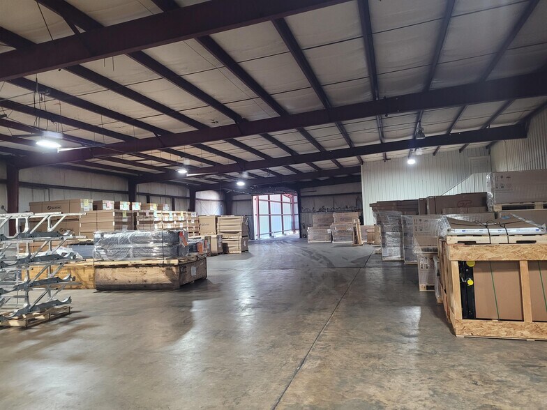 More Photos Of 1609 Frank Akers Rd, Anniston Warehouse For Lease