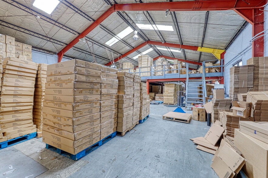 More Photos Of 109-111 Ethel Ave, Hawthorne Warehouse For Sale