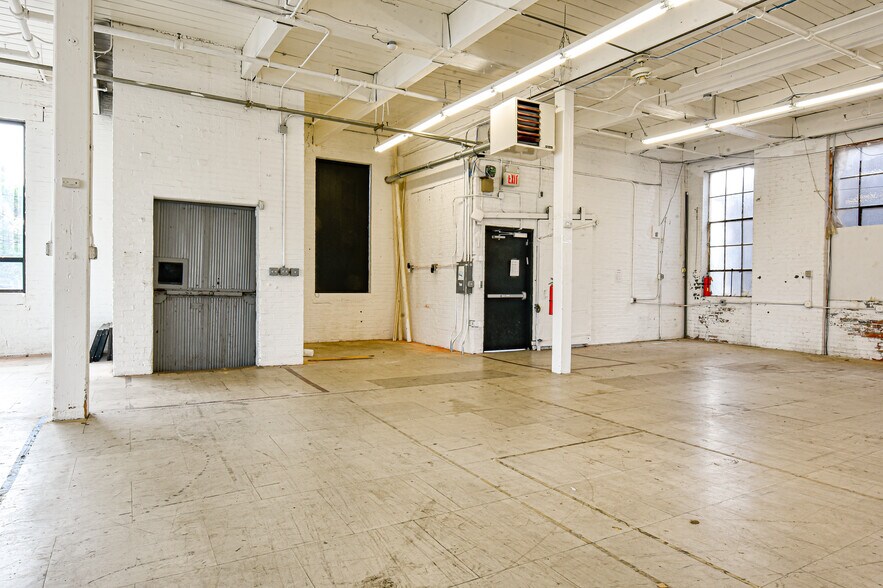 More Photos Of 2 Aspen Pl, Passaic Showroom For Lease