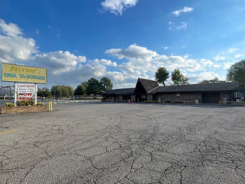 More Photos Of 1410 N Arkansas Ave, Russellville Specialty For Sale