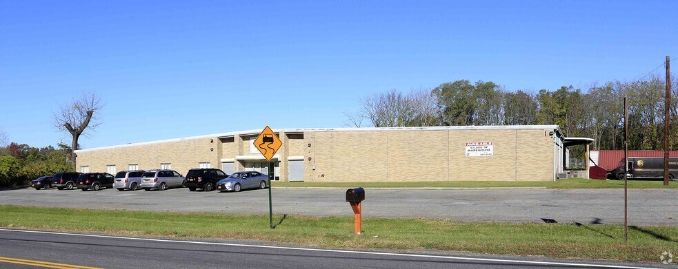 Primary Photo Of 106 Pierces Rd, Newburgh Manufacturing For Sale