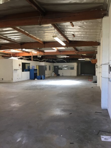More Photos Of 900 W Hyde Park Blvd, Inglewood Warehouse For Lease
