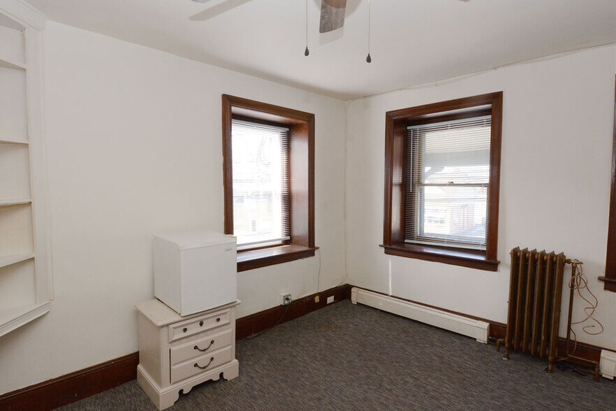 More Photos Of 101 S Main St, Richlandtown Restaurant For Sale