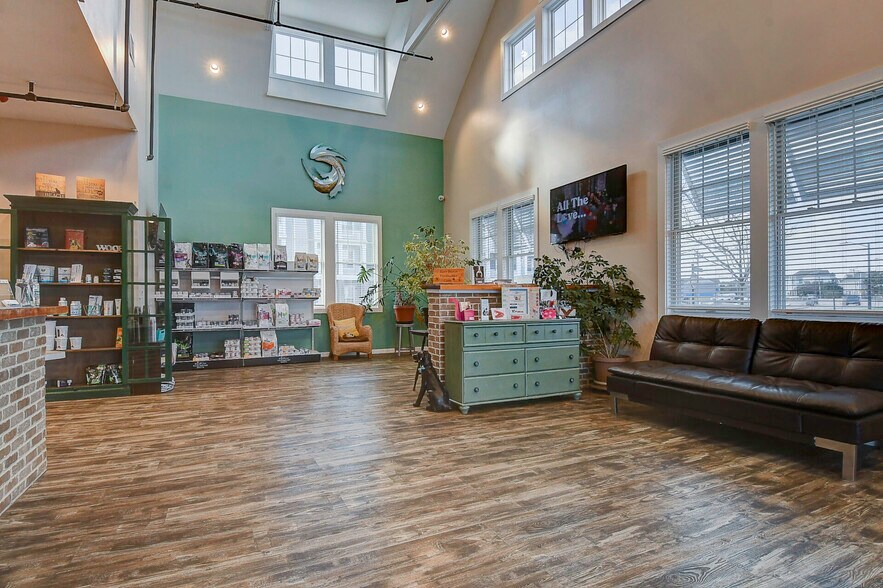 More Photos Of 9650 Shore Dr, Norfolk Veterinarian Kennel For Sale