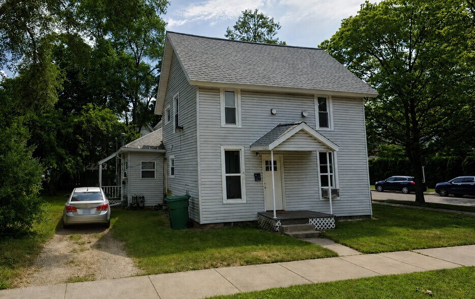 More Photos Of 109 S Illinois St, Mount Pleasant Apartments For Sale